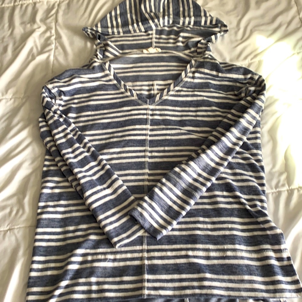 Women’s long sleeve, hooded top